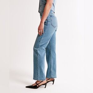 Abercrombie & Fitch Curve Love High Rise Vintage Straight Jeans NWT*